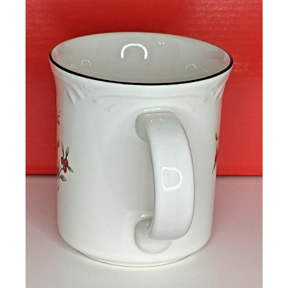 Pfaltzgraff Winterberry Flat Bottom Coffee Mugs Set of 4 Perfect Condition 8 oz. - Picture 8 of 10